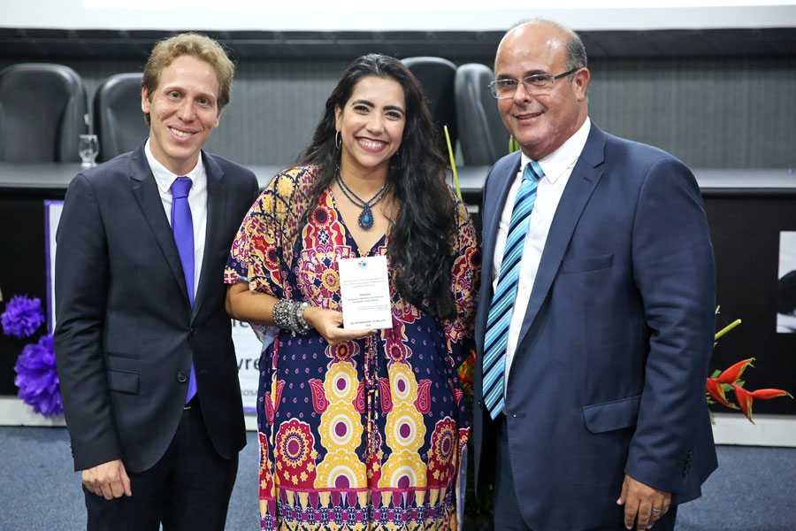 Irina Costa, servidora do TJ, foi homenageada.
