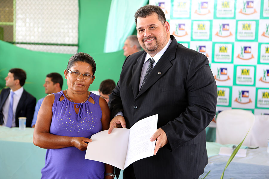 Entrega de títulos do Moradia Legal II em São Miguel dos Campos.