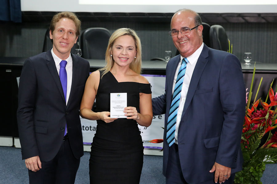 Juíza Lorena Sotto-Mayor recebeu homenagem.
