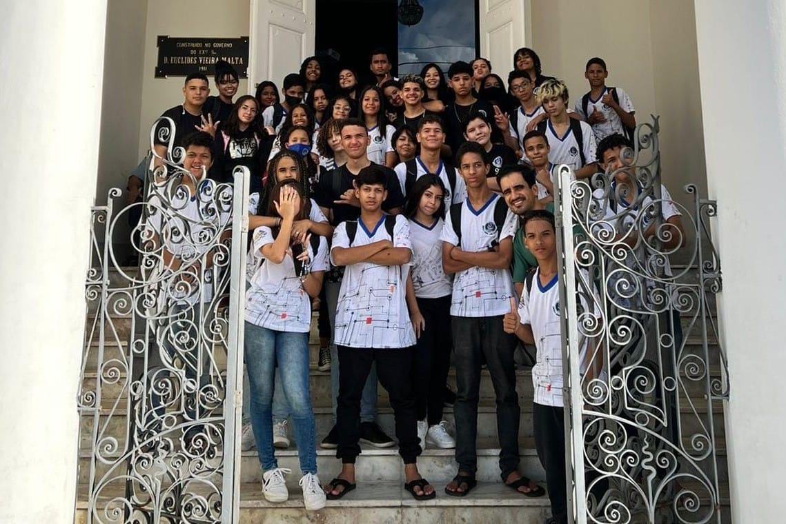 Visita dos estudantes da Escola Estadual Maria José Loureiro.
