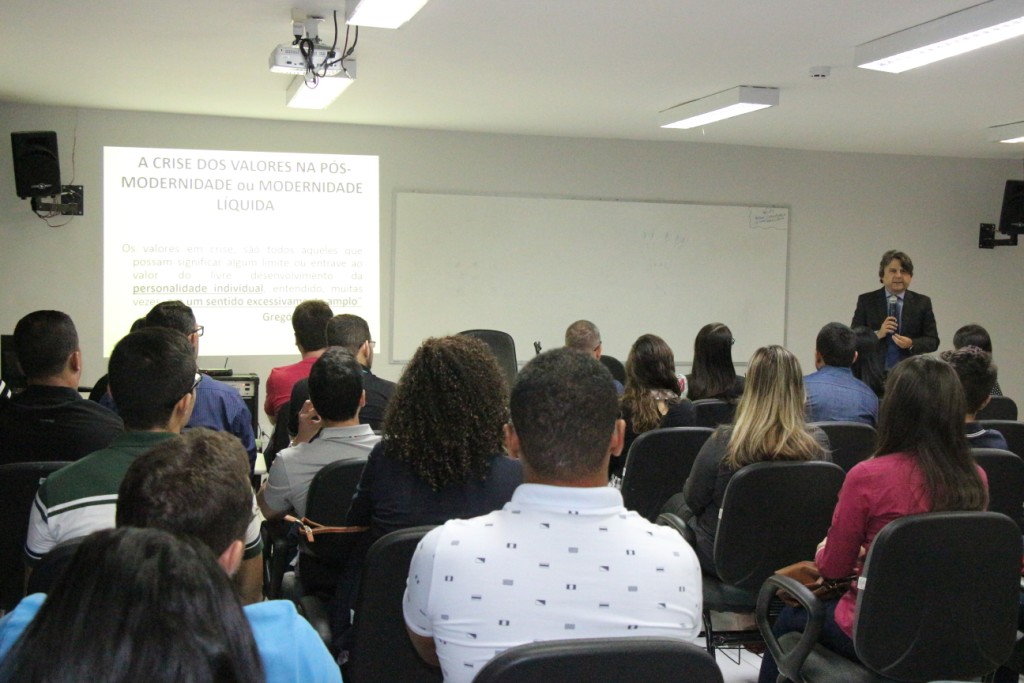 Juiz Alberto Jorge Correia ministrou aula sobre Deontologia do Serviço Público. 