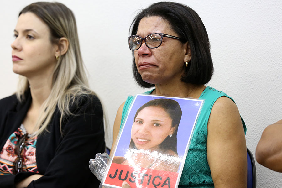 Leni Rosa da Conceição, mãe da vítima.