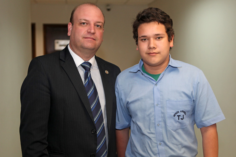 Presidente do Soprobem e jovem aprendiz do Judiciário alagoano
