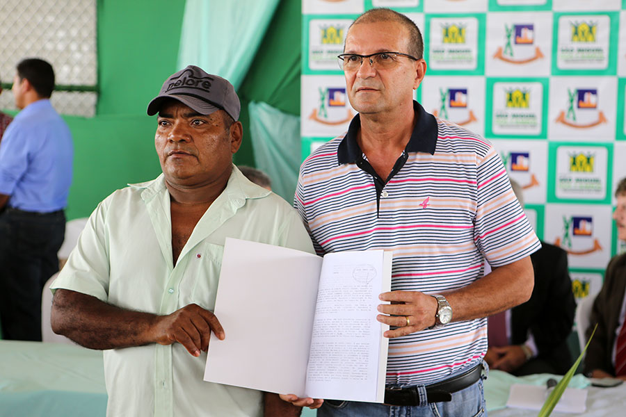 Entrega de títulos do Moradia Legal II em São Miguel dos Campos.