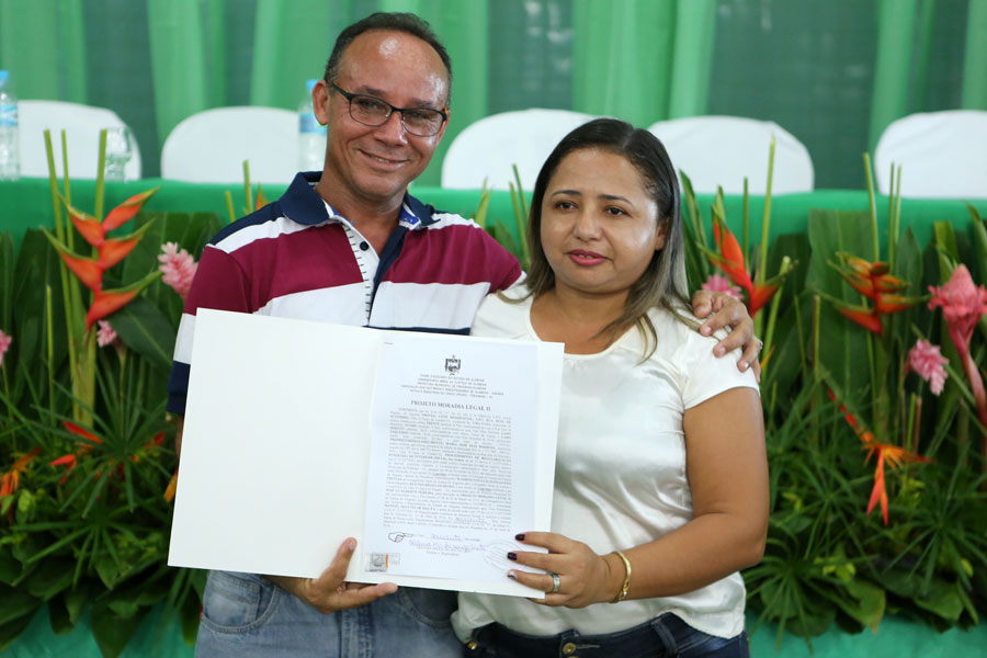 Distribuição de títulos do Moradia Legal II em Olho D'Água do Casado.