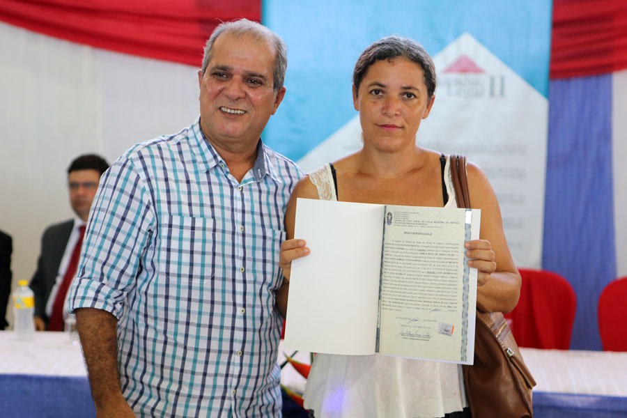 Distribuição de títulos do Programa Moradia Legal II em Messias.