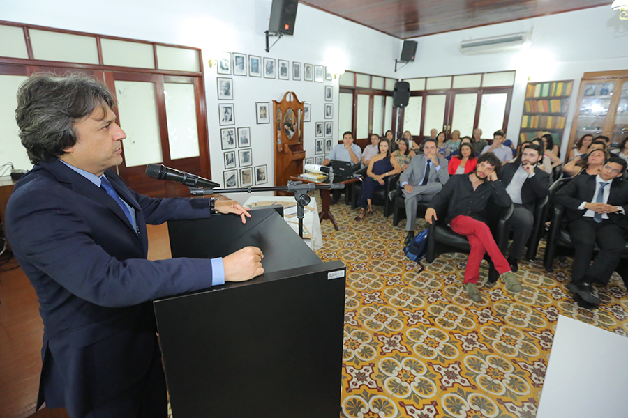 Magistrado Alberto Jorge falou sobre a importância da pesquisa para a melhoria da prática do Judiciário. Foto: Itawi Albuquerque