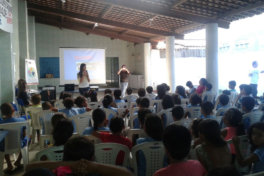 Palestra na Escola Manoel Pedro, com a psicóloga Poliana Amorim