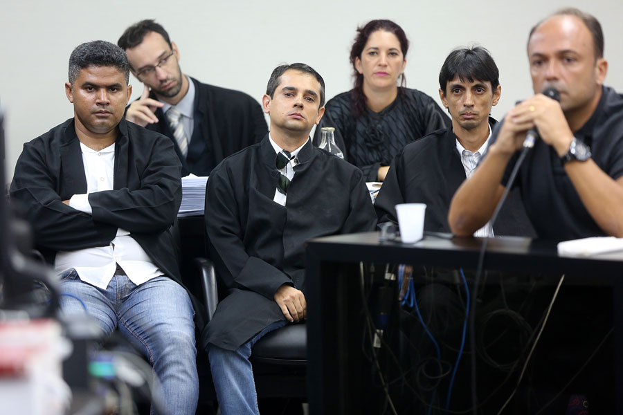 Ao fundo, Pé de Ferro, Baixinho Boiadeiro e Pretinho Boiadeiro.