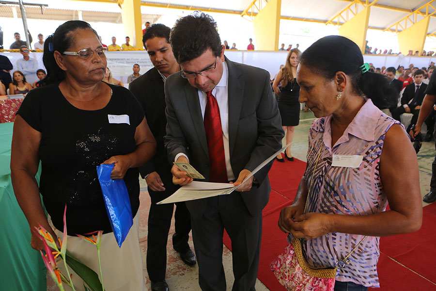 Entrega de títulos do Programa Moradia Legal II, em Igaci