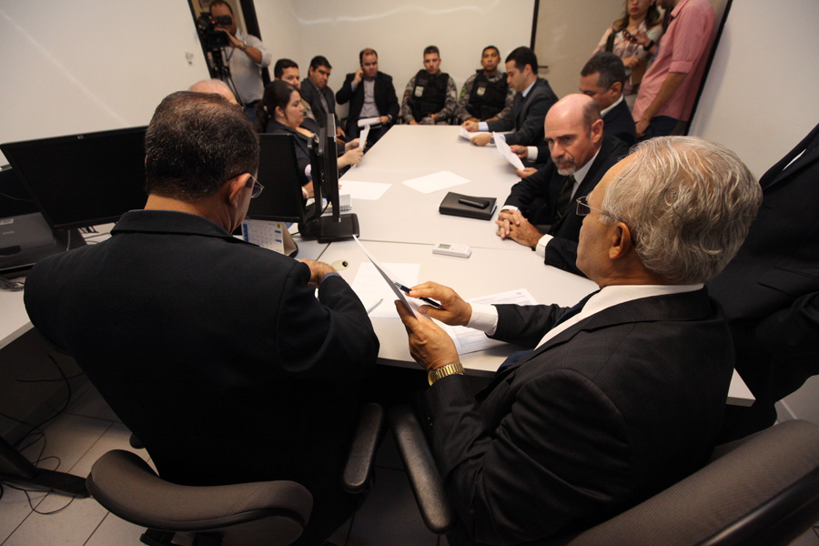 Antes das visitas, os membros da Câmara de Monitoramento se reuniram na 16ª Vara Criminal de Execuções Penais. Foto: Caio Loureiro