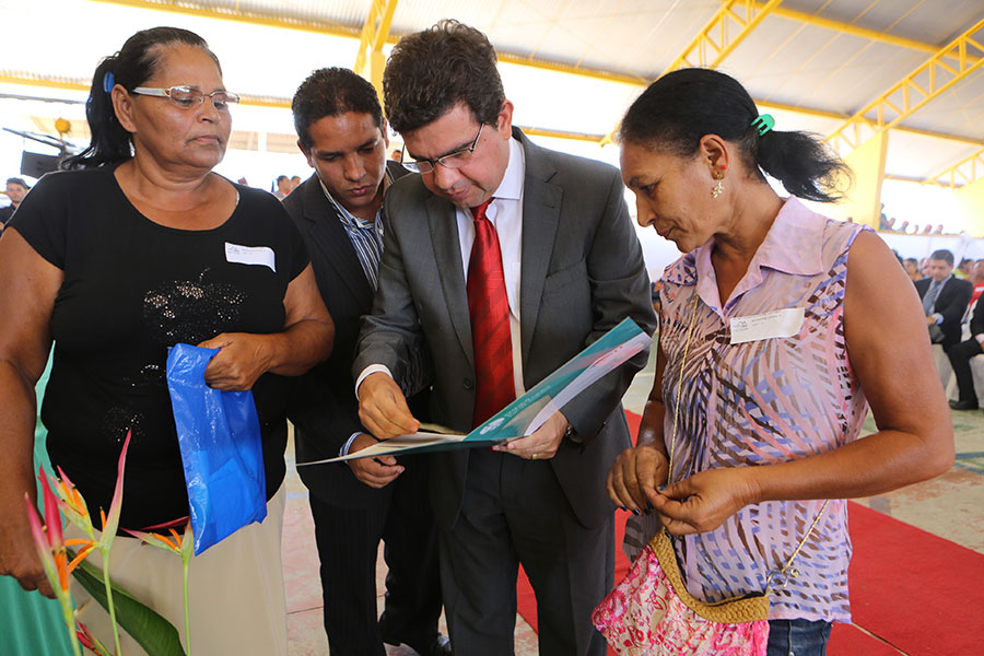 Entrega de títulos do Programa Moradia Legal II, em Igaci
