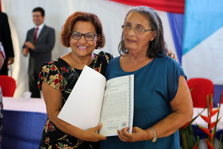 Distribuição de títulos do Programa Moradia Legal II em Messias.