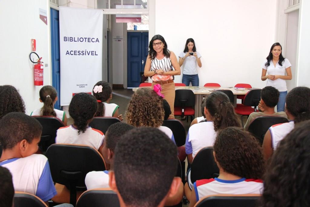 Pedagoga Luzia Rodrigues atua no PCJE.