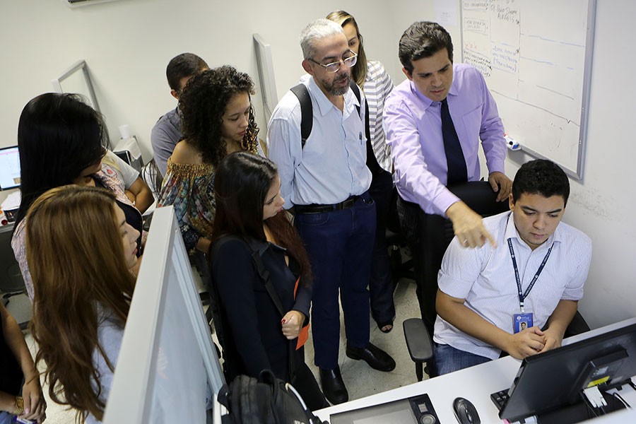 Estudantes visitaram a Diretoria de Comunicação do Tribunal.