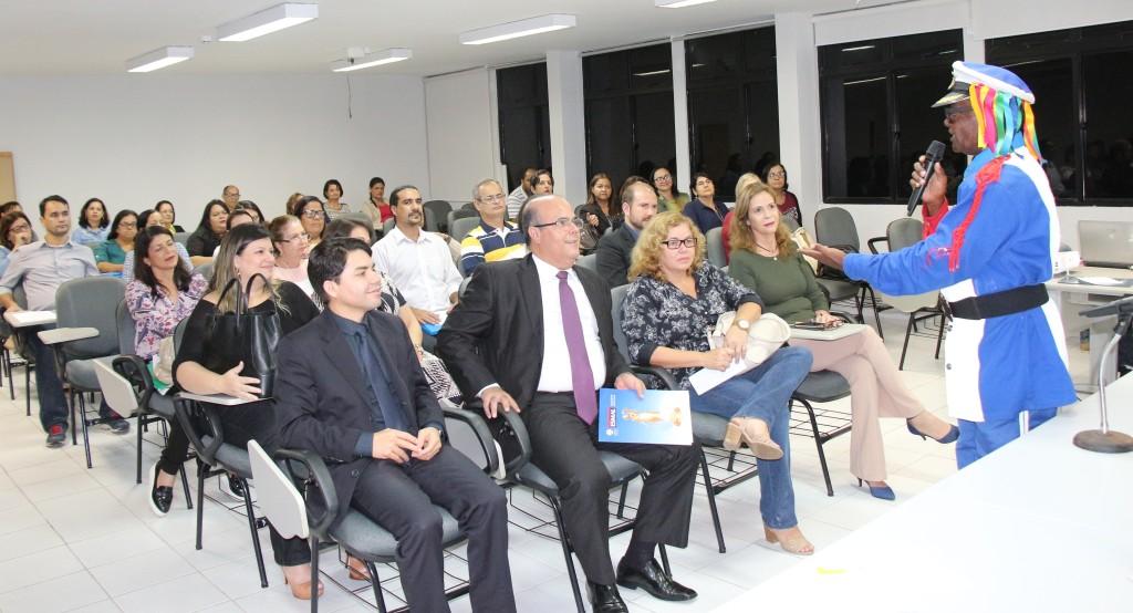 Mestre Dangel Odoro apresentou poesias e músicas para o grupo. 