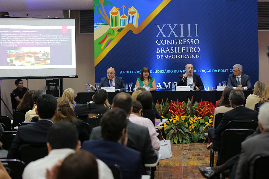 Jornalistas e magistrados discutiram relação entre Mídia e Poder Judiciário,  na manhã desta sexta (25), em Maceió.