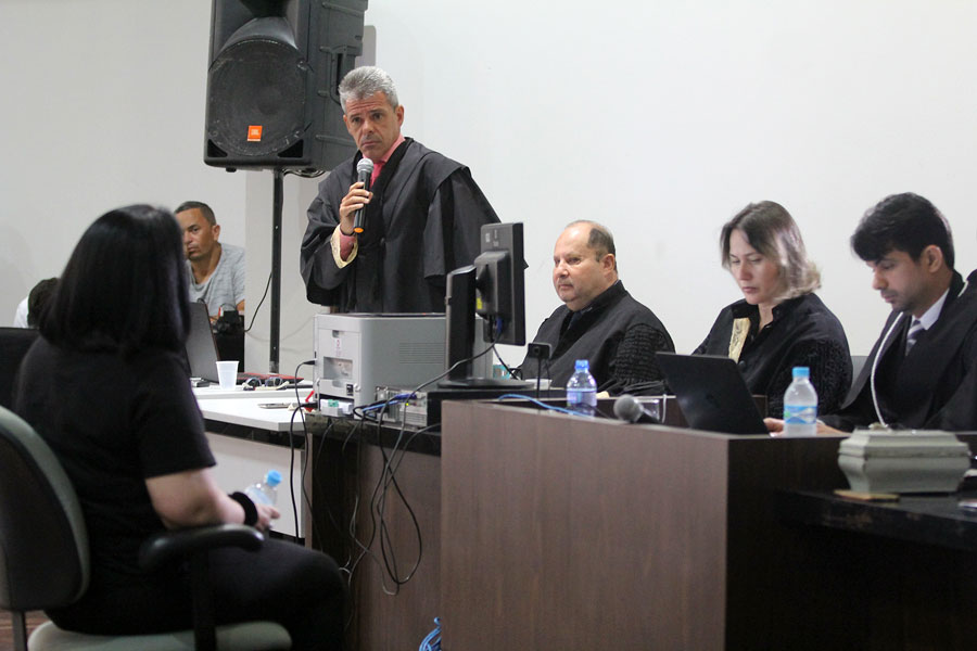 Assistente de acusação, Welton Roberto.