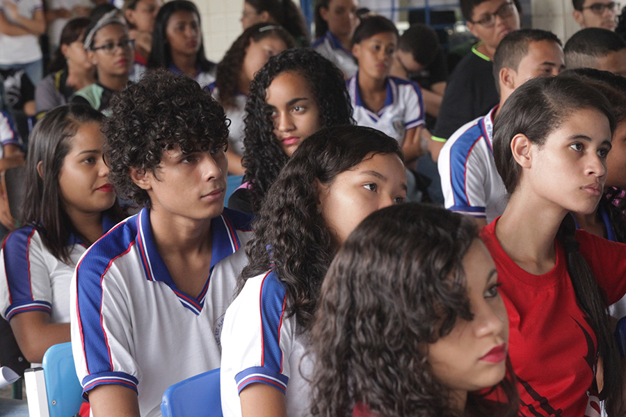 Estudantes da Escola Estadual Alfredo Gaspar de Mendonça.