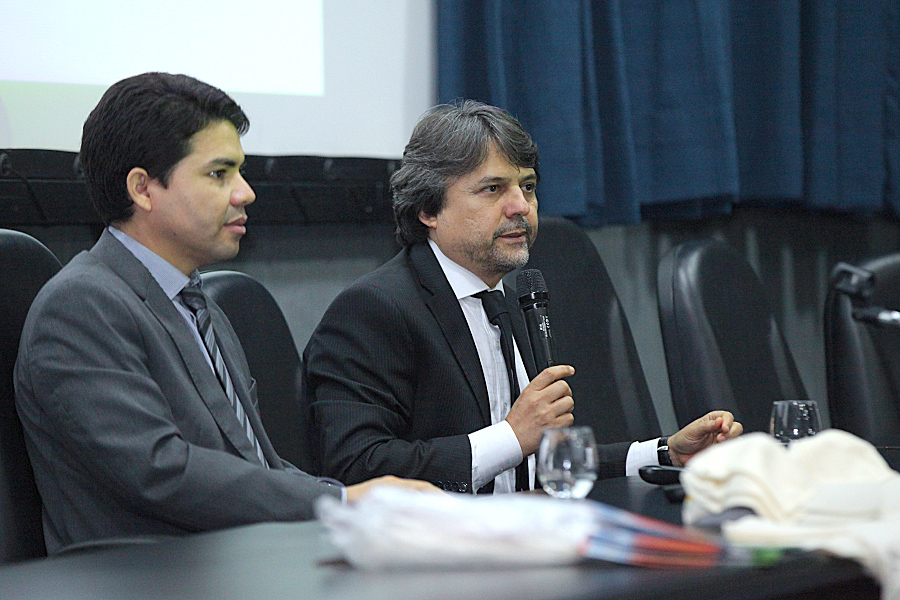Magistrados Hélio Pinheiro e Alberto Jorge realizam a abertura do encontro. Foto: Itawi Albuquerque