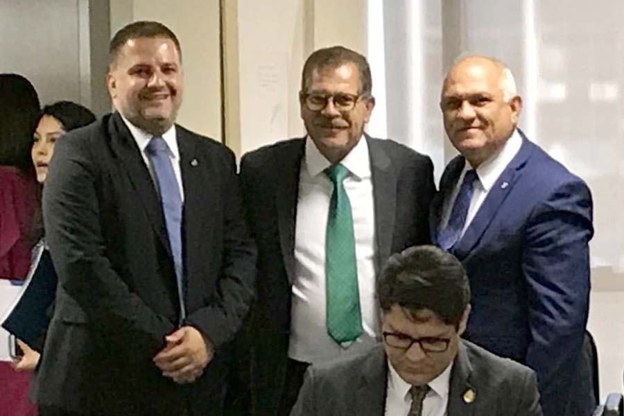 Conselheiro André Godinho, ministro Humberto Martins e presidente Otávio Praxedes.