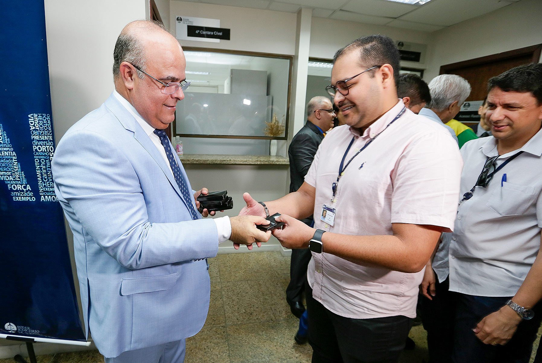 Presidência do TJAL homenageia servidores pais do Judiciário.