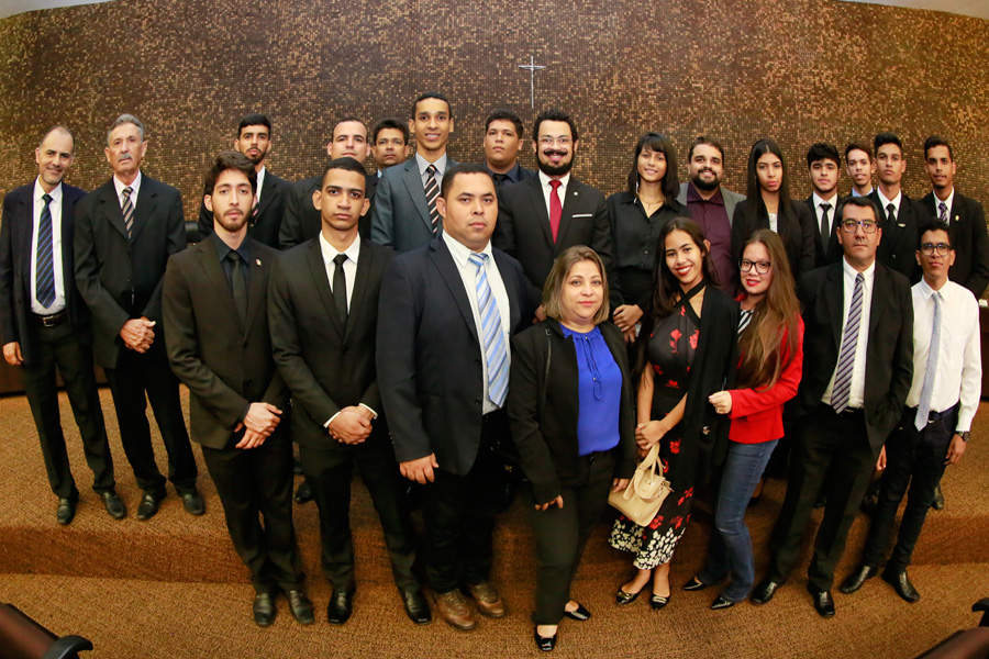 Estudantes visitaram o plenário do Tribunal de Justiça.