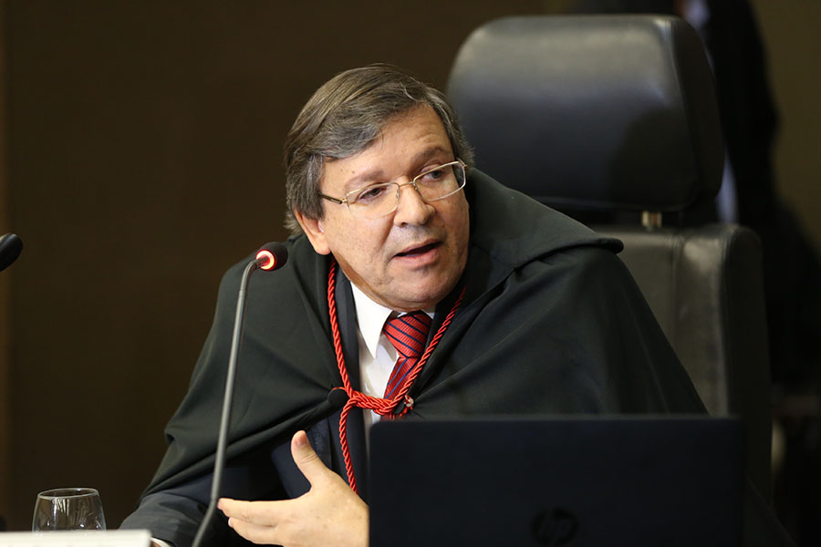 Desembargador João Luiz Azevedo Lessa.