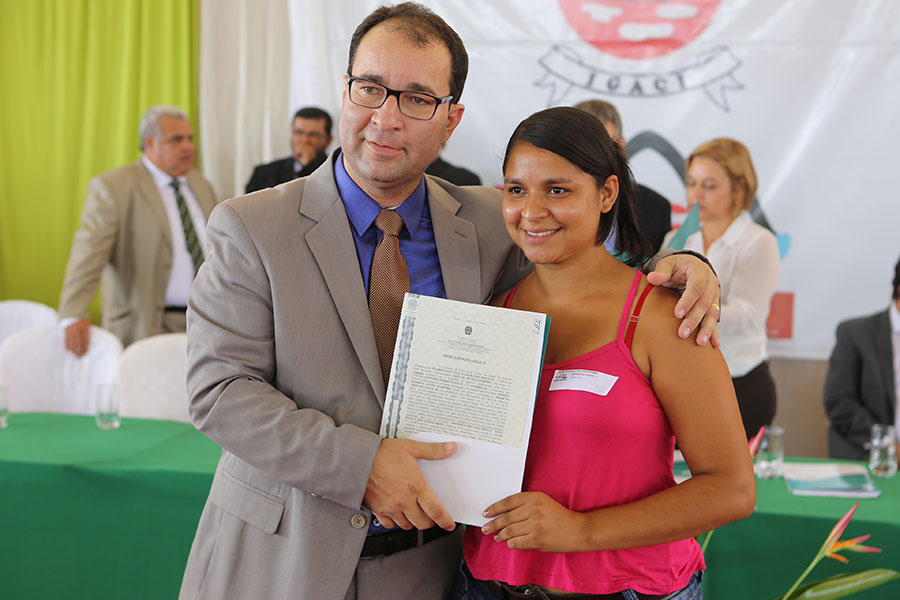 Entrega de títulos do Programa Moradia Legal II, em Igaci