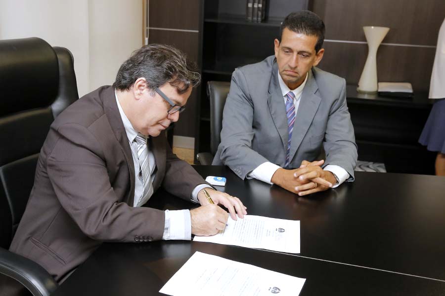 Presidente Tutmés Airan e o juiz Alexandre Lenine, empossado para auxiliar na Presidência do TJAL. Foto: Itawi Albuquerque