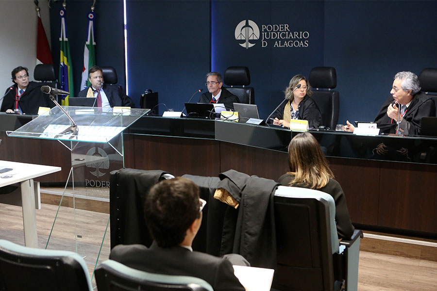 Primeira sessão da 1ª Câmara Cível em 2017.