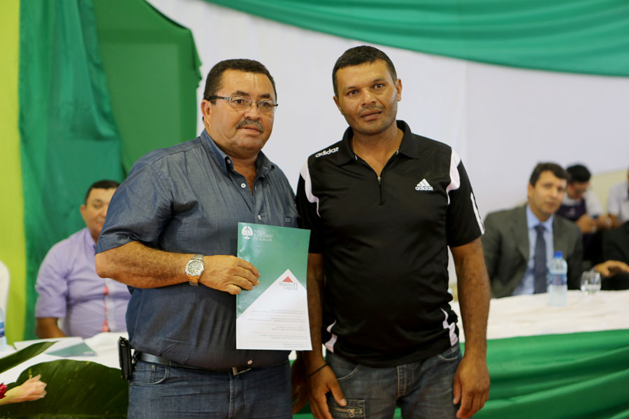 Entrega de títulos do Programa Moradia Legal II em Limoeiro de Anadia