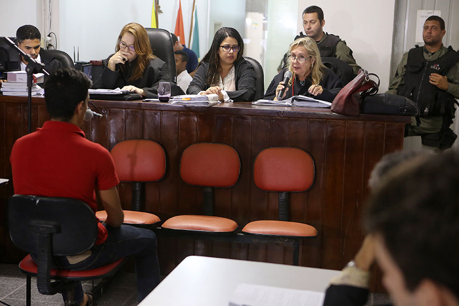 Promotora de Justiça Neide Maria Camelo da Silva.