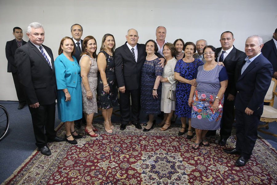 Desembargador Otávio Praxedes assume Governo do Estado.