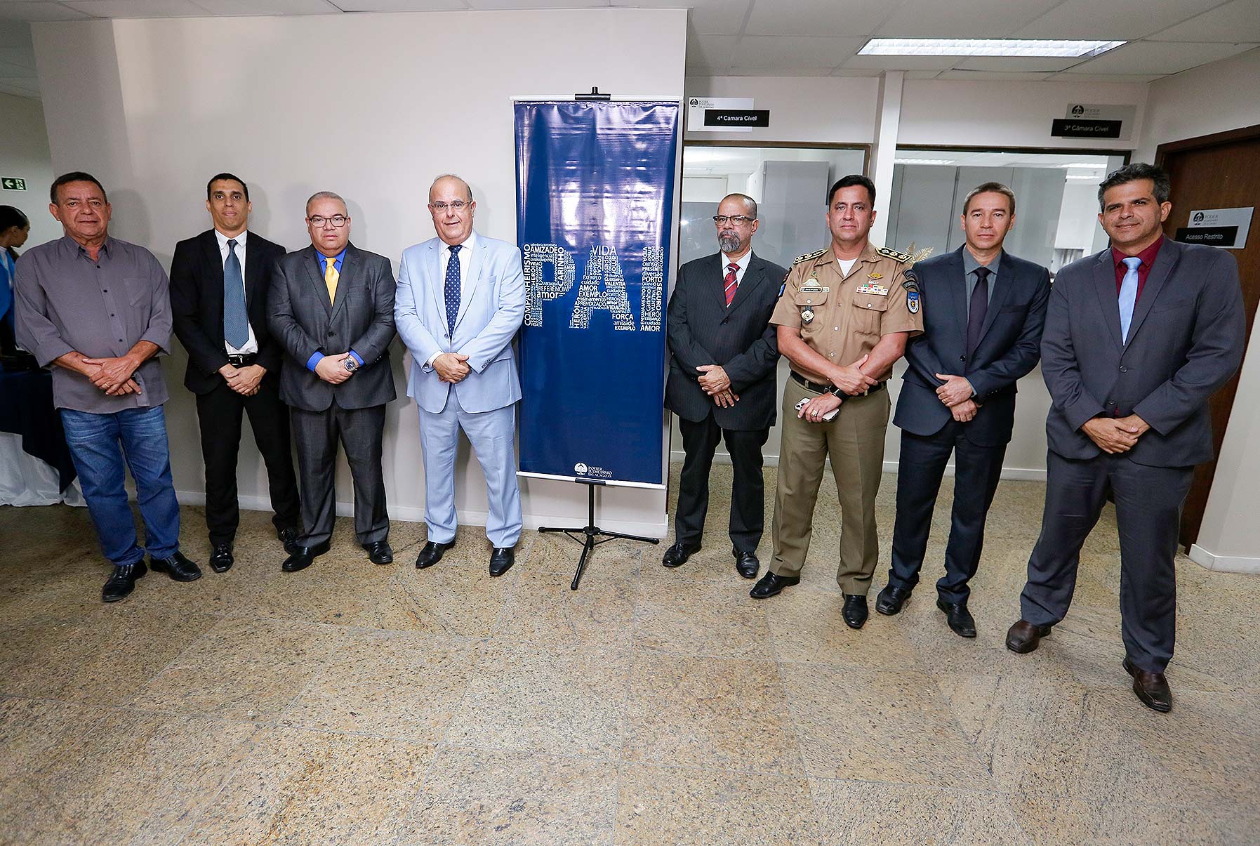 Presidência do TJAL homenageia servidores pais do Judiciário.