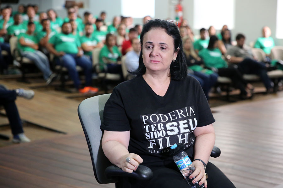 Valéria Hora, mãe da vítima.