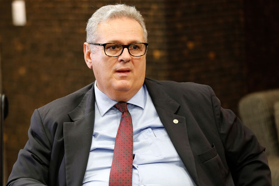 Juiz Alberto Almeida.