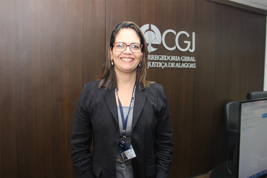 Servidora Céfora Patrícia Farias dos Santos Fidélis.