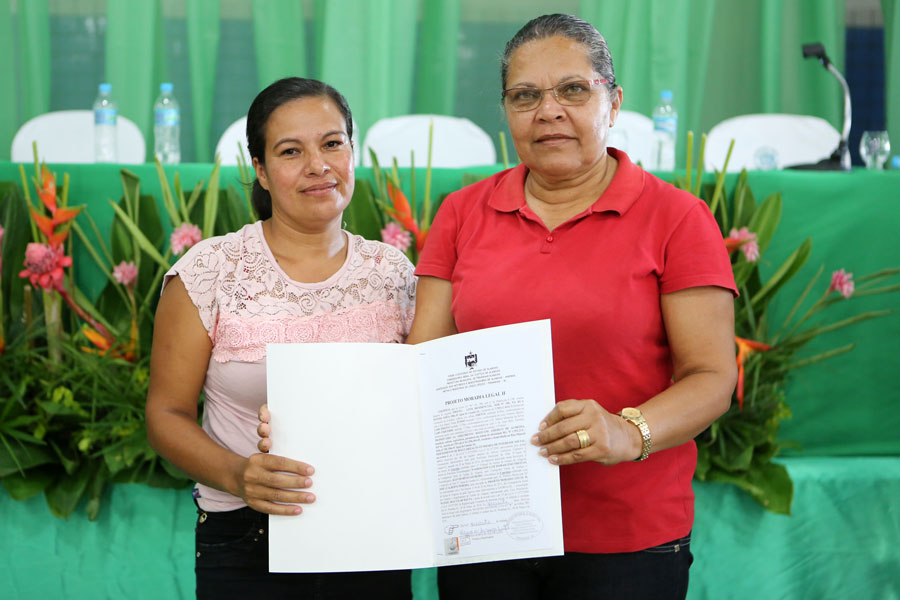 Distribuição de títulos do Moradia Legal II em Olho D'Água do Casado.