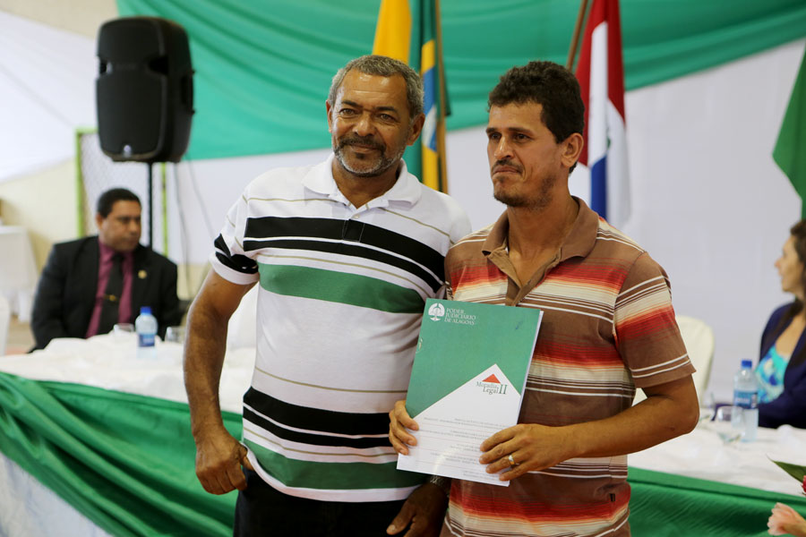 Entrega de títulos do Programa Moradia Legal II em Limoeiro de Anadia