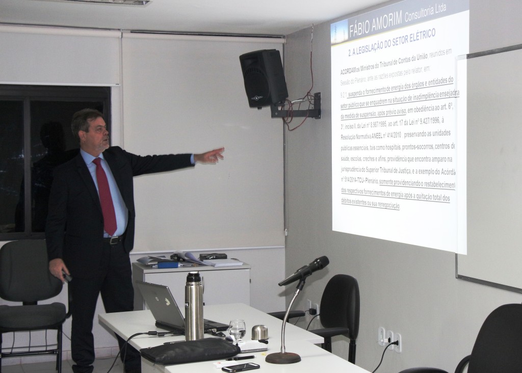 Fábio Amorim falou sobre as relações jurídicas entre concessionárias e usuários.