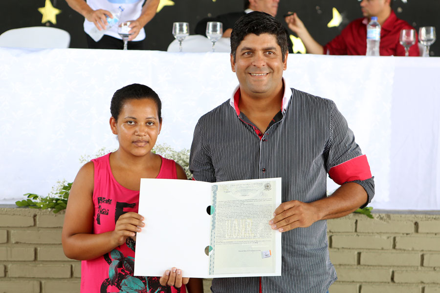 Entrega de títulos do Programa Moradia Legal II em Boca da Mata.