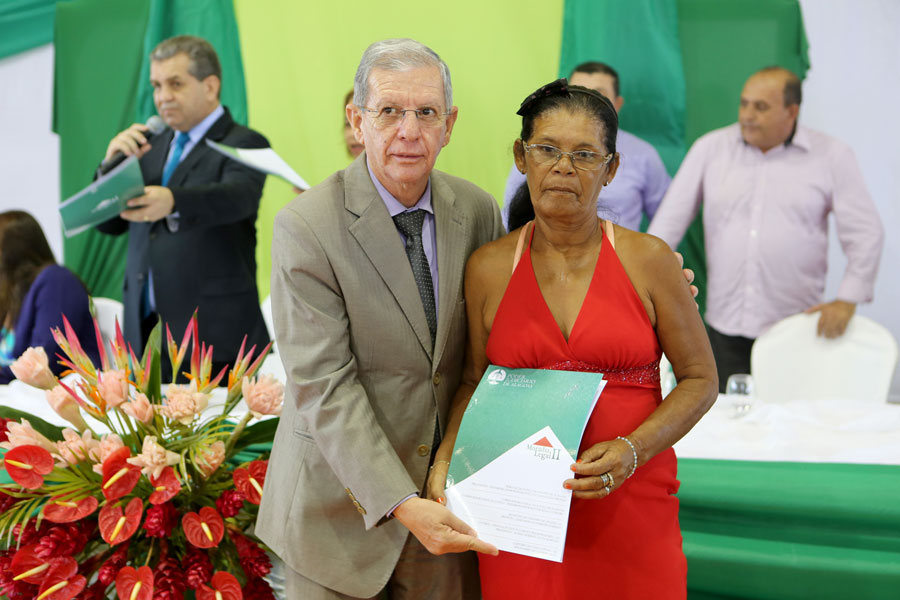 Entrega de títulos do Programa Moradia Legal II em Limoeiro de Anadia
