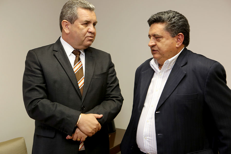 Washington Luiz recebeu a visita de cortesia do superintendente do INSS em Alagoas, Edgar Barros. Foto: Caio Loureiro