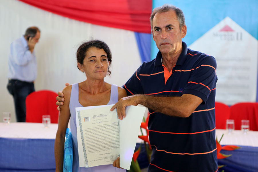 Distribuição de títulos do Programa Moradia Legal II em Messias.