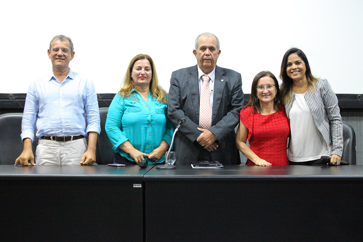 Urânio Paiva, Noélia Costa, Celyrio Adamastor, Fátima Alécio e Fabiane Carvalho. Foto: Itawi Albuquerque