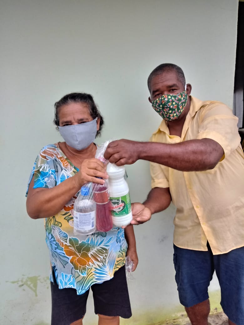 Entrega de kits de higiene no Quilombo Tabacaria, em Palmeira dos Índios.