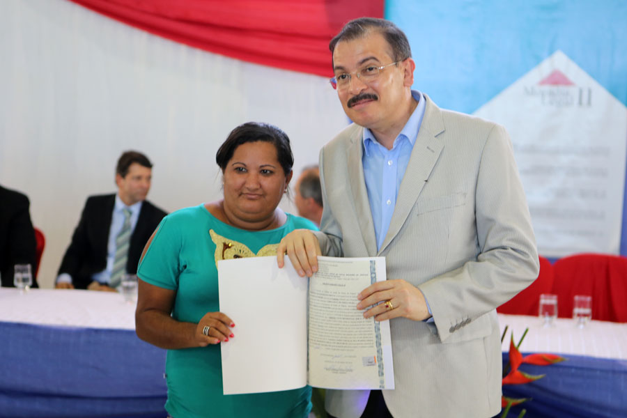 Distribuição de títulos do Programa Moradia Legal II em Messias.