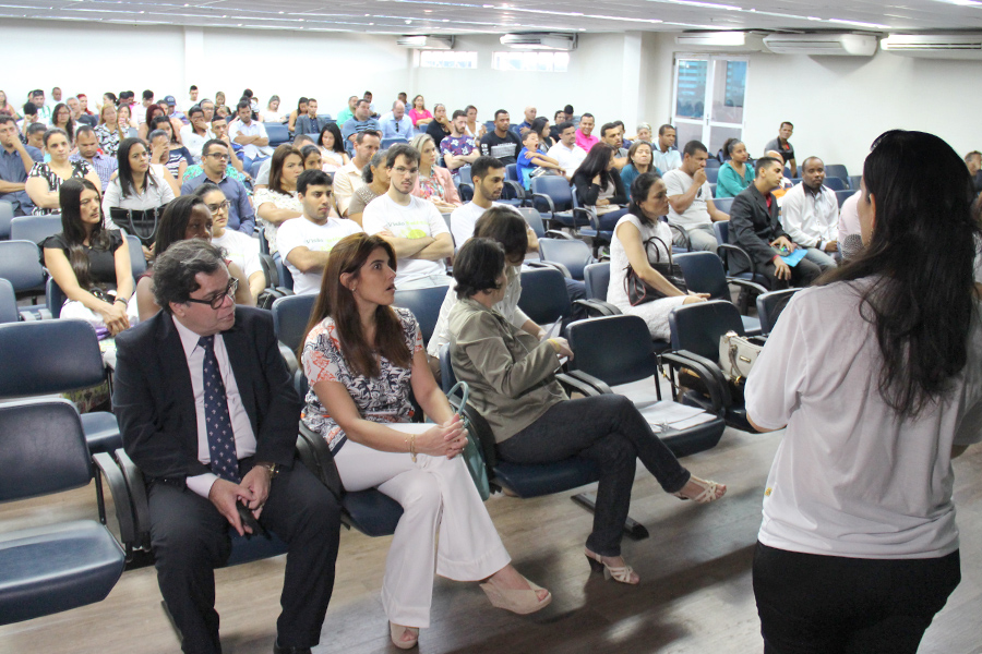 Desembargador Tutmés Airan acompanha palestra de lançamento do projeto Visão Sistêmica.