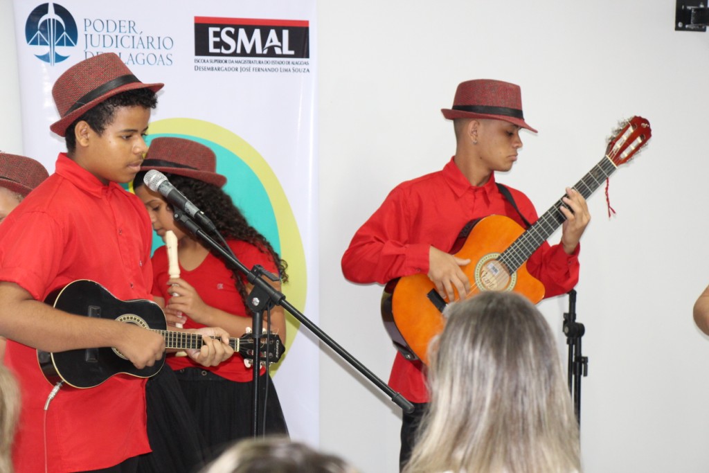 Crianças do grupo 'Juntos somos mais'. 